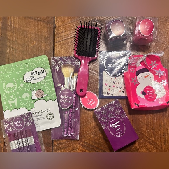 GROOVI BEAUTY Cosmetic Bath Body and Hair 9 Piece Collection Gift Set NEW - Picture 1 of 10